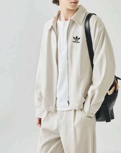 Minimalistische Jacke mit Reißverschluss